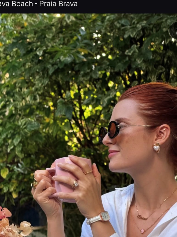 Desiree em um momento de pausa e bem-estar