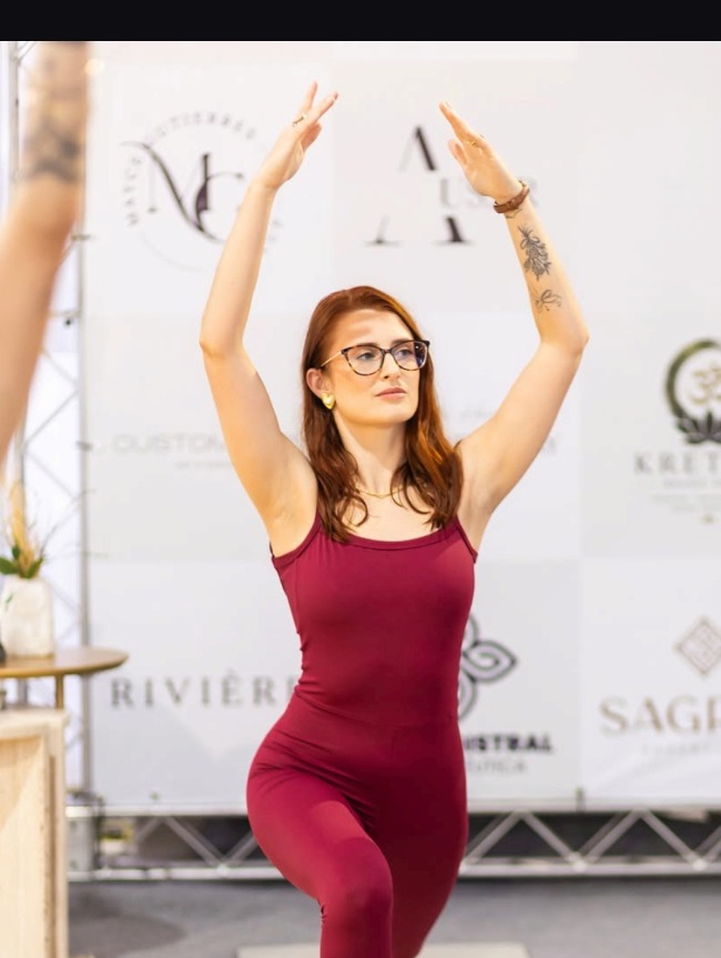 Desiree em uma prática de wellness